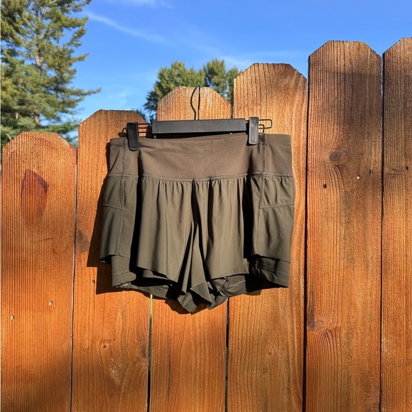 Lululemon Squad Goals Shorts in olive - Picture 1 of 8